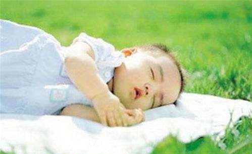 粗心爸媽 走紅,產(chǎn)后出院回家沒帶娃走,護士 下次可別再忘啦