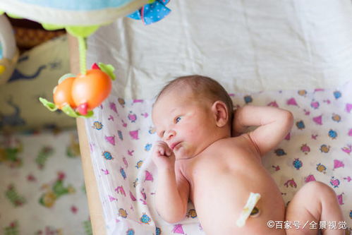 一月齡寶寶生長發育金標準與喂養護理全指南